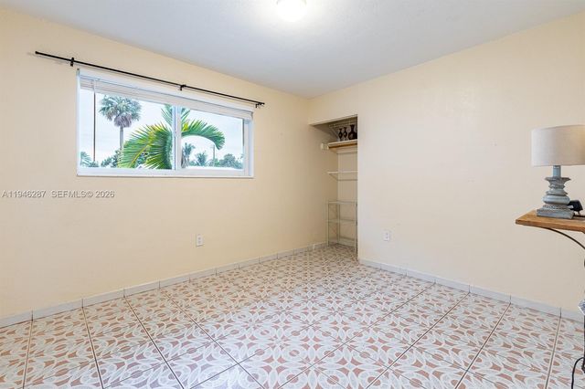 1243 W 78th St, Hialeah, FL 33014