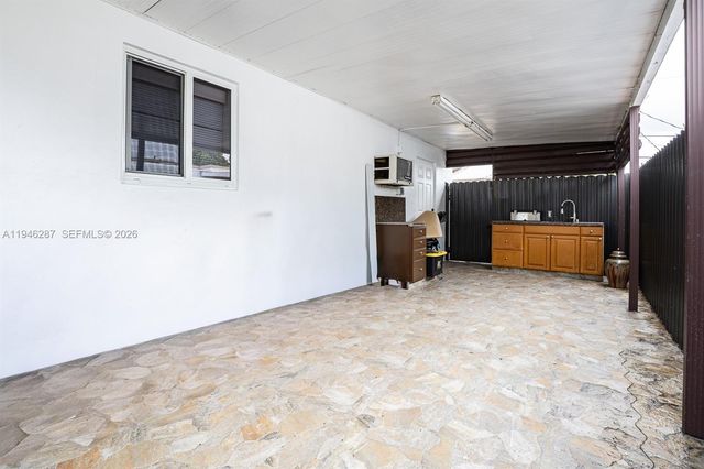 1243 W 78th St, Hialeah, FL 33014