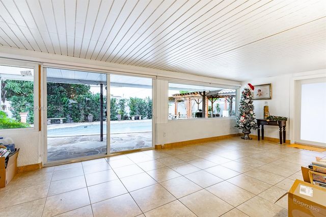 1243 W 78th St, Hialeah, FL 33014