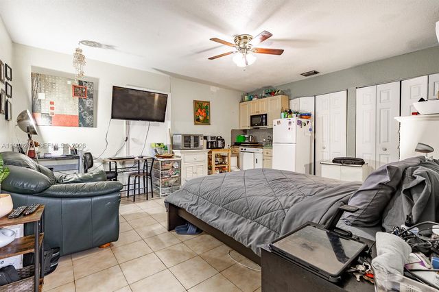 1243 W 78th St, Hialeah, FL 33014