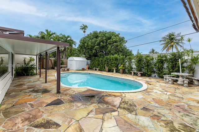 1243 W 78th St, Hialeah, FL 33014