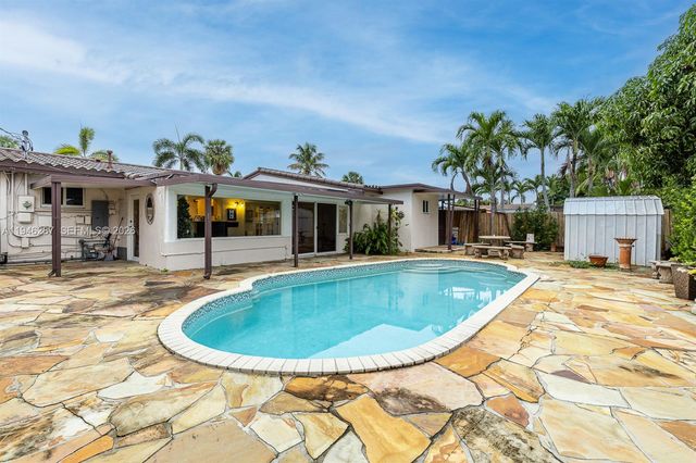 1243 W 78th St, Hialeah, FL 33014