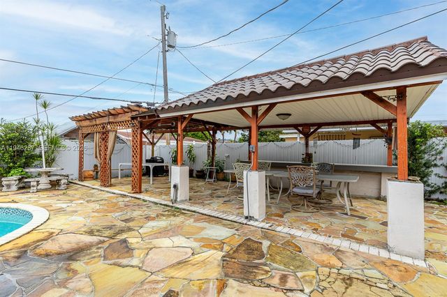 1243 W 78th St, Hialeah, FL 33014