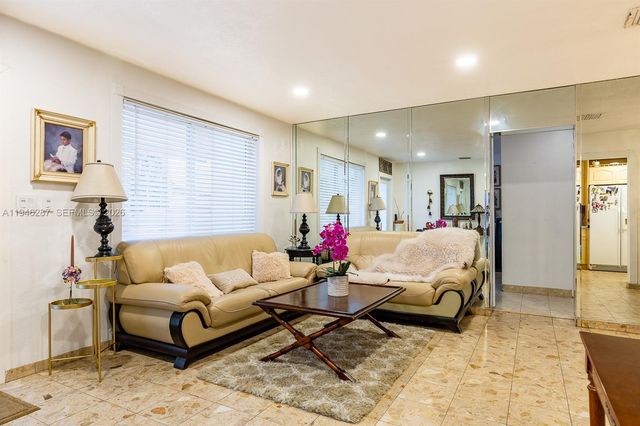 1243 W 78th St, Hialeah, FL 33014