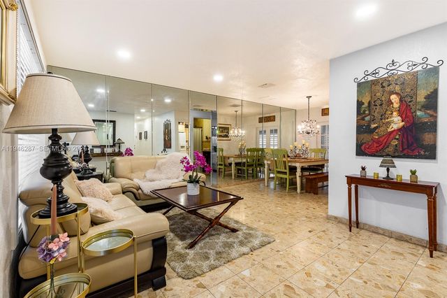 1243 W 78th St, Hialeah, FL 33014