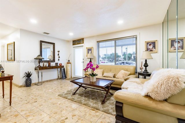 1243 W 78th St, Hialeah, FL 33014