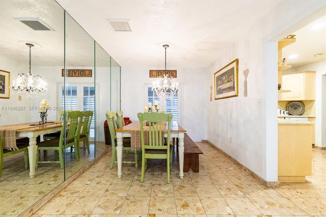 1243 W 78th St, Hialeah, FL 33014