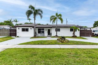 1243 W 78th St, Hialeah, FL 33014