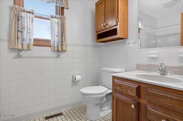 877 Main Street, Clifton Park, NY 12065