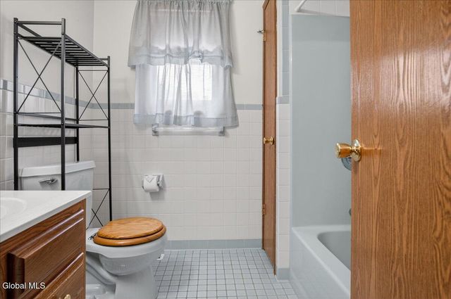 877 Main Street, Clifton Park, NY 12065