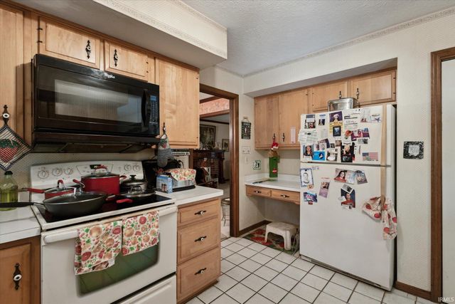 52284 Farmington Square Road, Granger, IN 46530