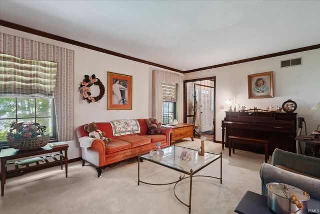 52284 Farmington Square Road, Granger, IN 46530