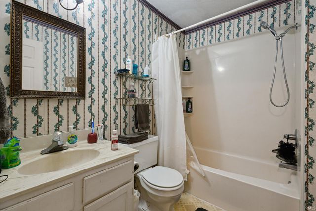 52284 Farmington Square Road, Granger, IN 46530