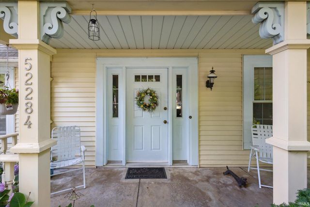 52284 Farmington Square Road, Granger, IN 46530