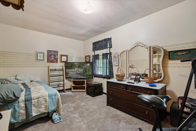 52284 Farmington Square Road, Granger, IN 46530