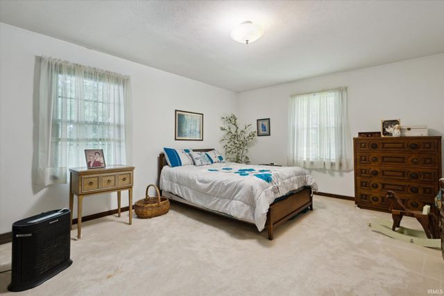 52284 Farmington Square Road, Granger, IN 46530