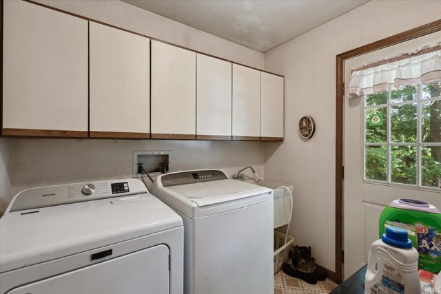 52284 Farmington Square Road, Granger, IN 46530