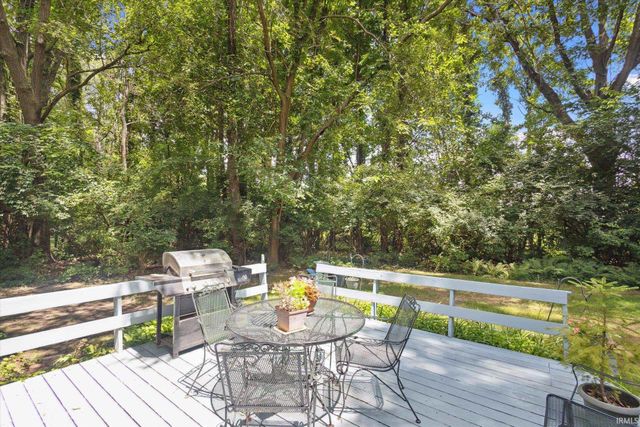 52284 Farmington Square Road, Granger, IN 46530