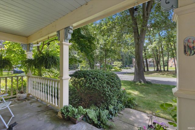 52284 Farmington Square Road, Granger, IN 46530