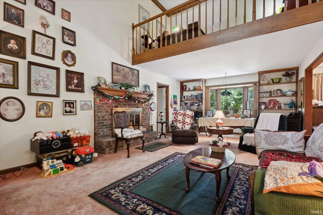 52284 Farmington Square Road, Granger, IN 46530