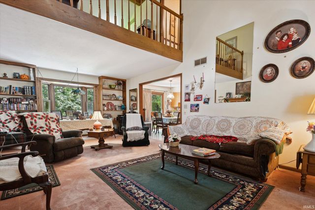 52284 Farmington Square Road, Granger, IN 46530