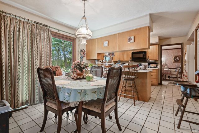 52284 Farmington Square Road, Granger, IN 46530