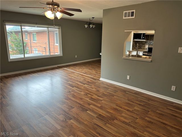 21881 River Oaks Drive, Rocky River, OH 44116