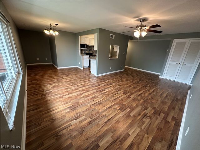 21881 River Oaks Drive, Rocky River, OH 44116