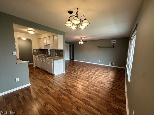 21881 River Oaks Drive, Rocky River, OH 44116