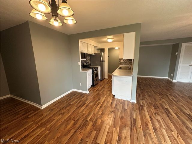 21881 River Oaks Drive, Rocky River, OH 44116