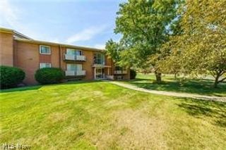 21881 River Oaks Drive, Rocky River, OH 44116