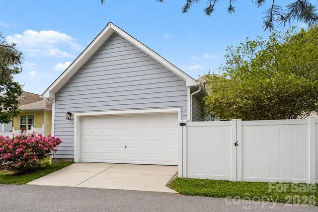 1205 Gainsborough Drive, Matthews, NC 28104