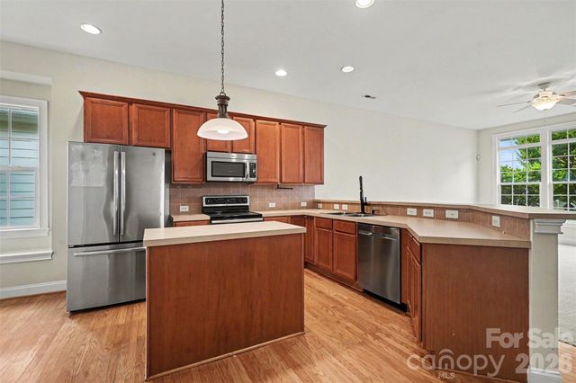 1205 Gainsborough Drive, Matthews, NC 28104