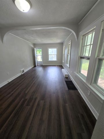 2909 1st Street, Des Moines, IA 50313
