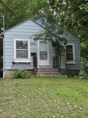 2909 1st Street, Des Moines, IA 50313