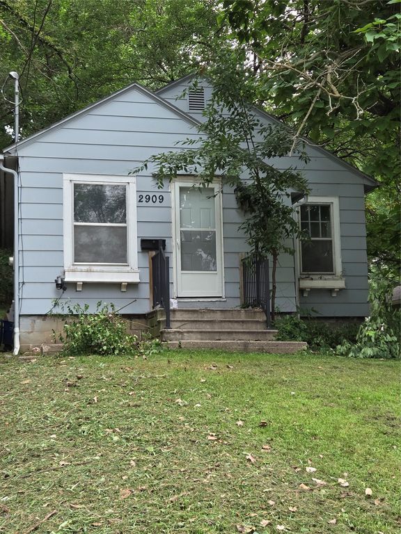 2909 1st Street, Des Moines, IA 50313