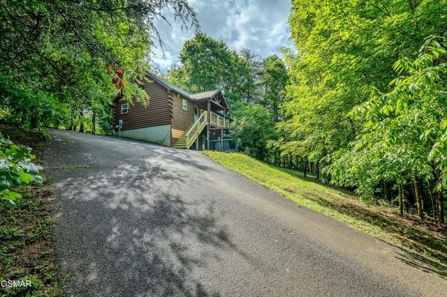 612 Magic Kingdom Lane, Sevierville, TN 37862