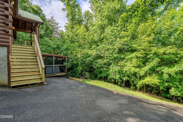 612 Magic Kingdom Lane, Sevierville, TN 37862