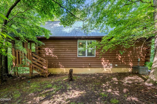 612 Magic Kingdom Lane, Sevierville, TN 37862
