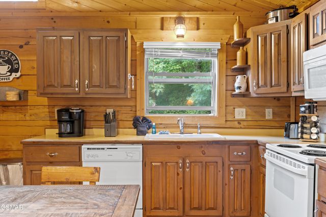 612 Magic Kingdom Lane, Sevierville, TN 37862