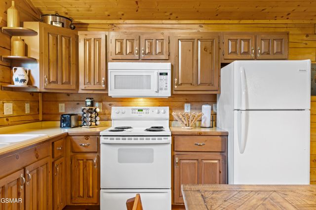 612 Magic Kingdom Lane, Sevierville, TN 37862