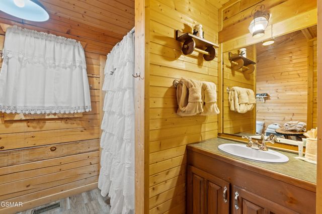 612 Magic Kingdom Lane, Sevierville, TN 37862