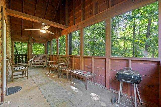612 Magic Kingdom Lane, Sevierville, TN 37862