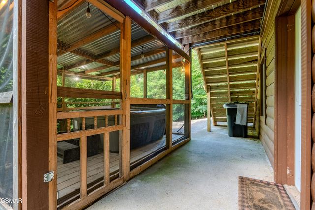 612 Magic Kingdom Lane, Sevierville, TN 37862
