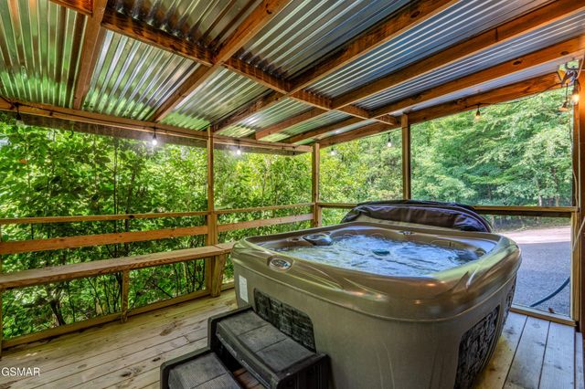 612 Magic Kingdom Lane, Sevierville, TN 37862
