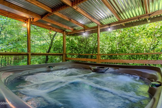 612 Magic Kingdom Lane, Sevierville, TN 37862