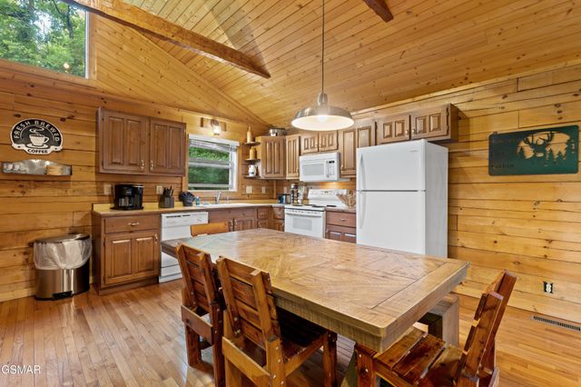 612 Magic Kingdom Lane, Sevierville, TN 37862