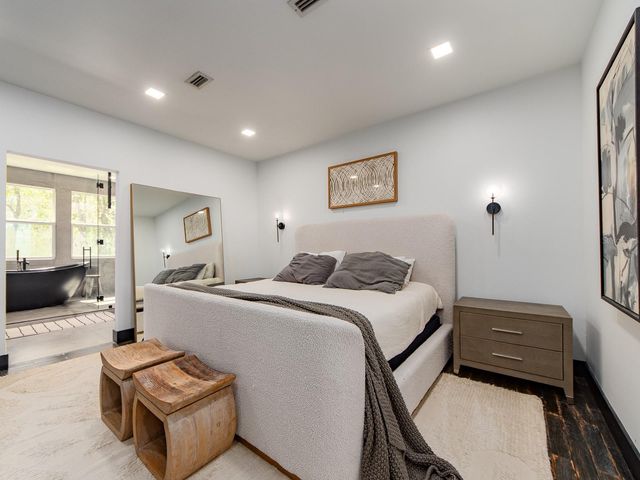 1064 SYLVIA LANE, Tampa, FL 33613