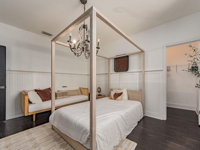 1064 SYLVIA LANE, Tampa, FL 33613