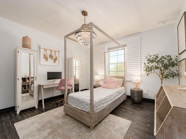 1064 SYLVIA LANE, Tampa, FL 33613